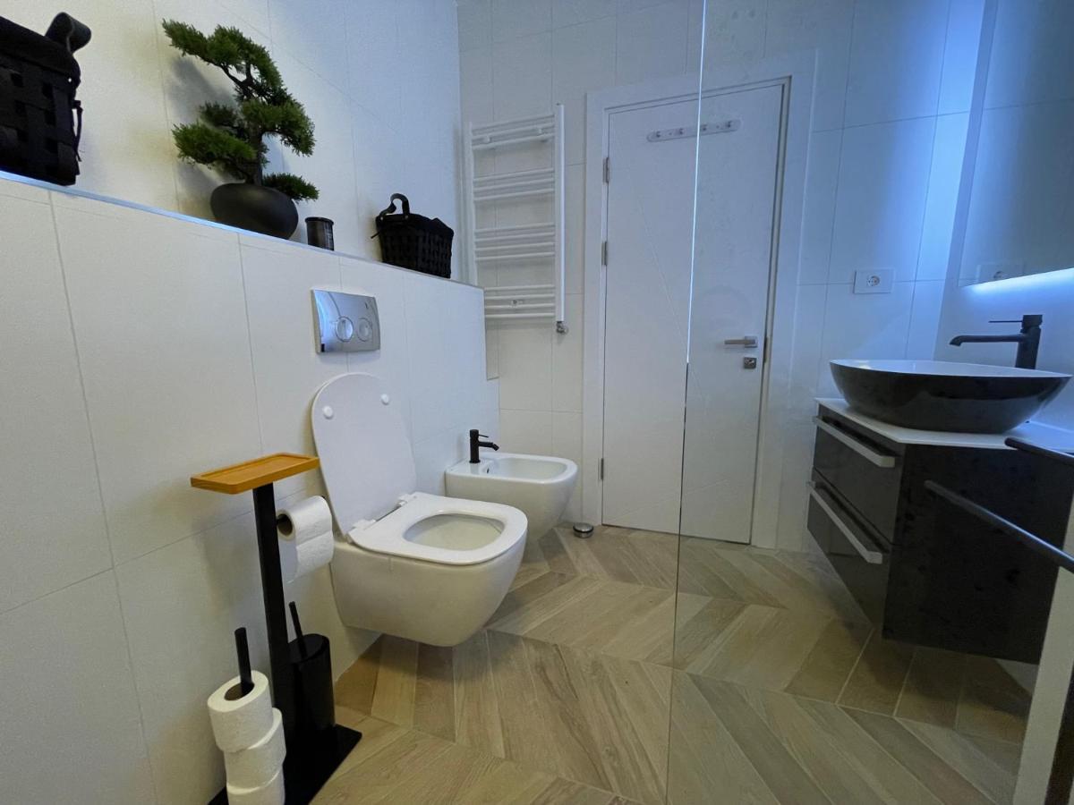 Brighita Apartment Oradea Bagian luar foto