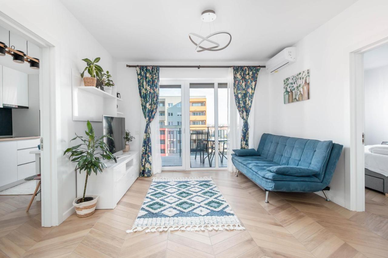 Brighita Apartment Oradea Bagian luar foto