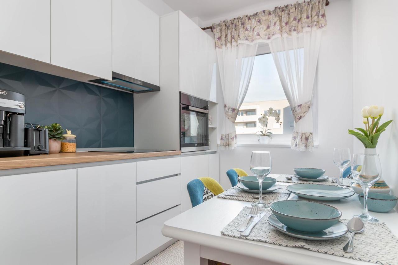 Brighita Apartment Oradea Bagian luar foto