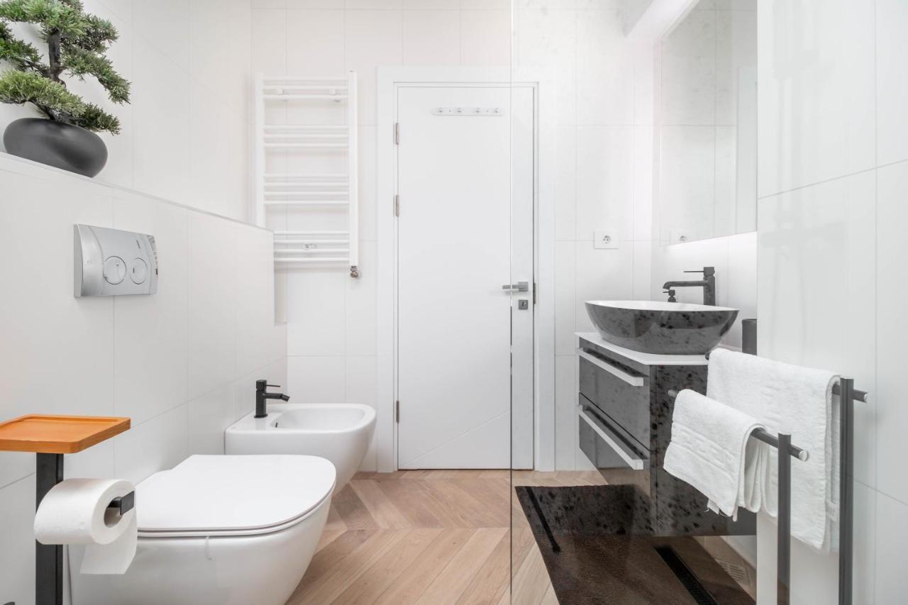Brighita Apartment Oradea Bagian luar foto