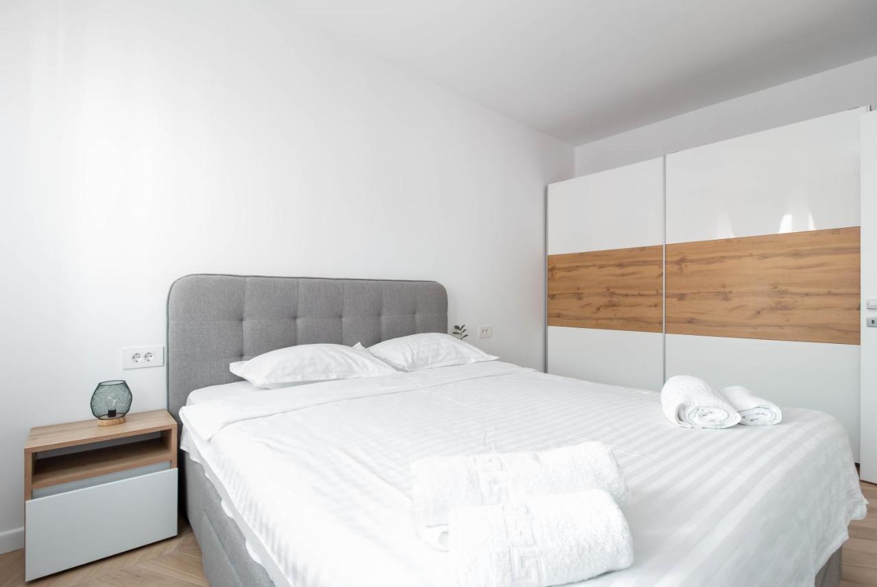 Brighita Apartment Oradea Bagian luar foto